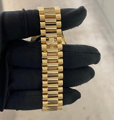 Rolex Day-date 40 40mm Silver Roman Dial Yellow Gold Presidential Ref 228238