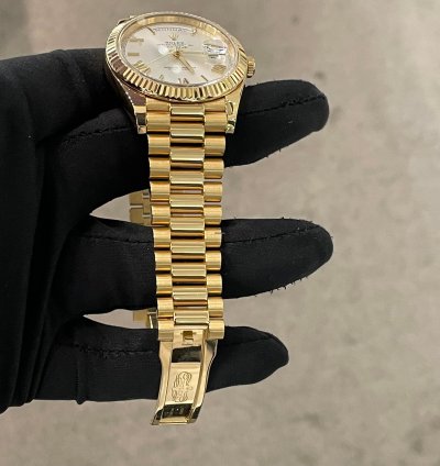 Rolex Day-date 40 40mm Silver Roman Dial Yellow Gold Presidential Ref 228238