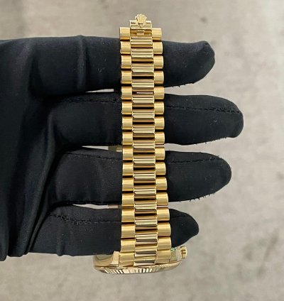 Rolex Day-date 40 40mm Silver Roman Dial Yellow Gold Presidential Ref 228238