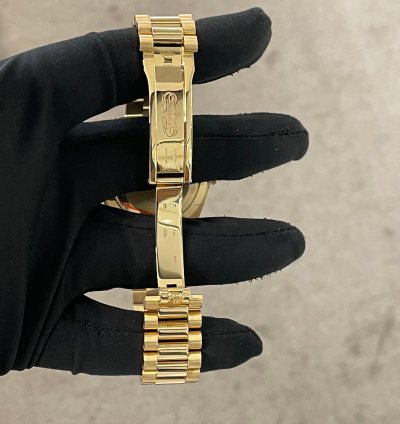 Rolex Day-date 40 40mm Silver Roman Dial Yellow Gold Presidential Ref 228238