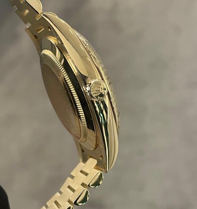Rolex Day-date 40 40mm Silver Roman Dial Yellow Gold Presidential Ref 228238