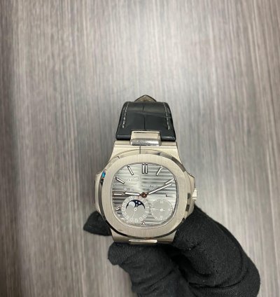 Patek Philippe Nautilus 5712g Nautilus White Gold