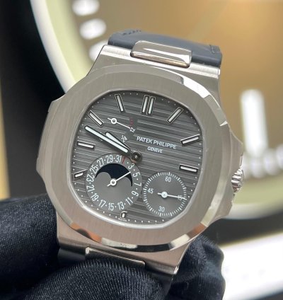 Patek Philippe Nautilus 5712g White Gold Moonphase