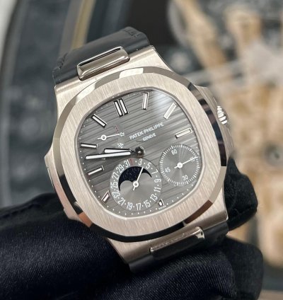Patek Philippe Nautilus 5712g White Gold Moonphase