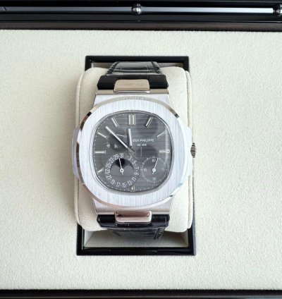 Patek Philippe Nautilus 5712g-001