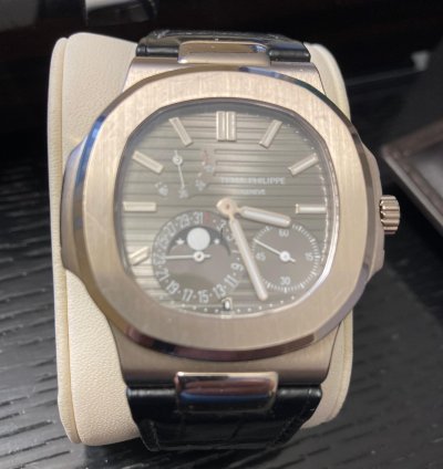 Patek Philippe Nautilus 5712g-001