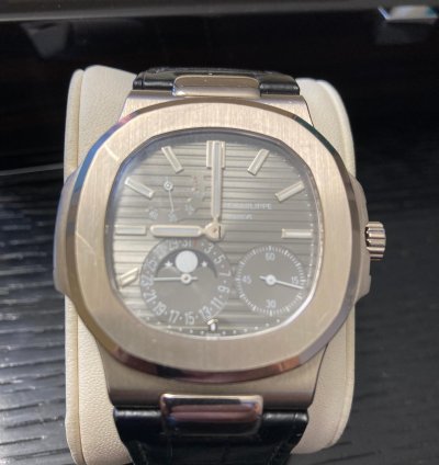 Patek Philippe Nautilus 5712g-001