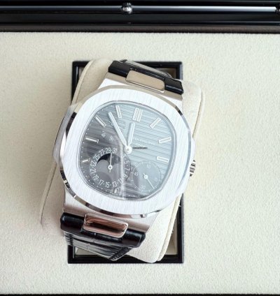 Patek Philippe Nautilus 5712g-001