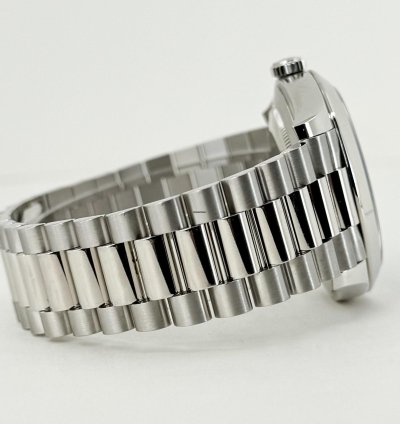 Rolex Day-date 40 40mm Smooth Bezel Platinum Ice Blue Roman Dial Presidential Band 228206