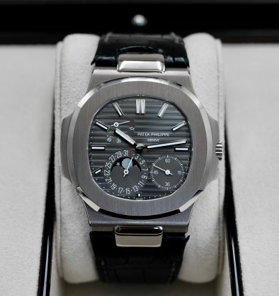 Patek Philippe Nautilus 5712g-001 Full Set 2015