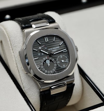 Patek Philippe Nautilus 5712g-001 Full Set 2015