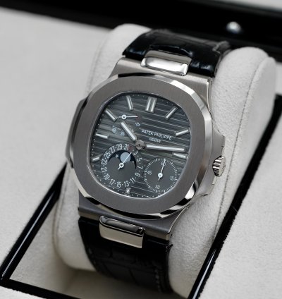 Patek Philippe Nautilus 5712g-001 Full Set 2015