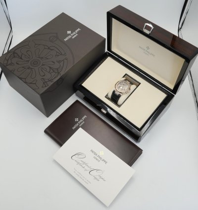 Patek Philippe Nautilus 5712g-001 Full Set 2015
