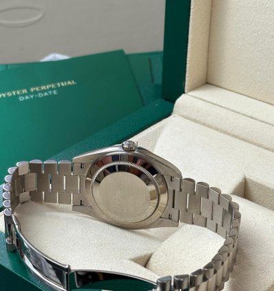 Rolex Day-date 40 40mm White Gold Olive Dial 2021