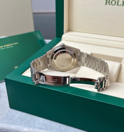 Rolex Day-date 40 40mm White Gold Olive Dial 2021
