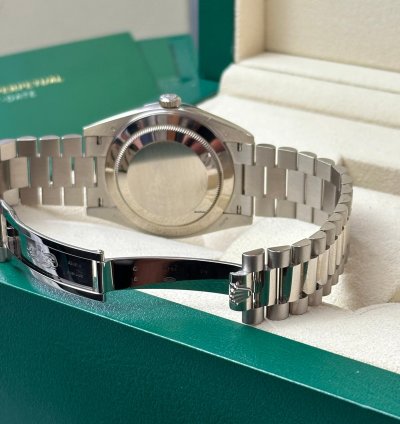 Rolex Day-date 40 40mm White Gold Olive Dial 2021