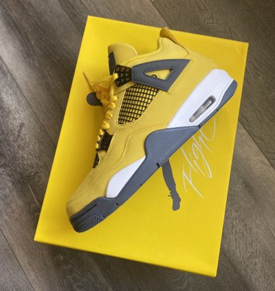 Air Jordan 4 Retro Lightning Shoes Size 9 5