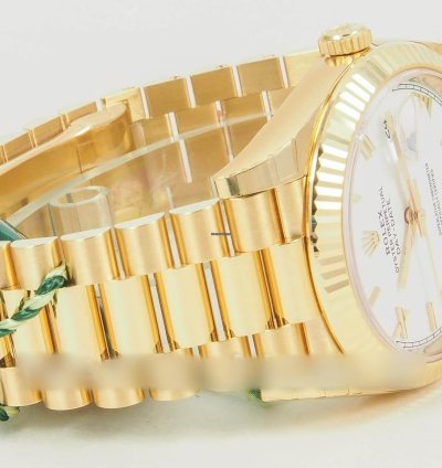 Rolex Day-date 40 40mm White Roman Dial 18k Yellow Gold President