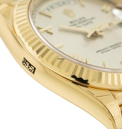 Rolex Day-date 40 40mm Yellow Gold Ivory Roman Dial Fluted Bezel 228238