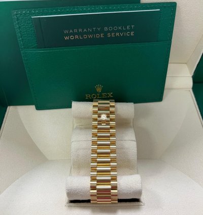 Rolex Day-date 40 40mm Yellow Gold Pave Dial 228238
