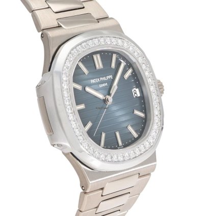 Patek Philippe Nautilus 5713 1g-001 Automatic White Gold Good