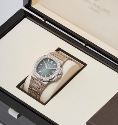 Patek Philippe Nautilus 5713 1g-010