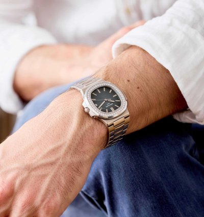 Patek Philippe Nautilus 5713 1g-010