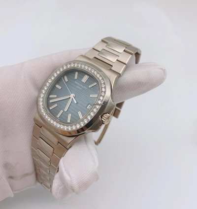 Patek Philippe Nautilus 5713 1g-010