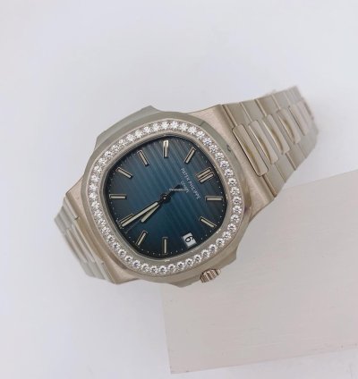 Patek Philippe Nautilus 5713 1g-010