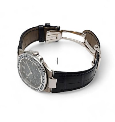 Patek Philippe Nautilus 5722g-001 Automatic White Gold Good