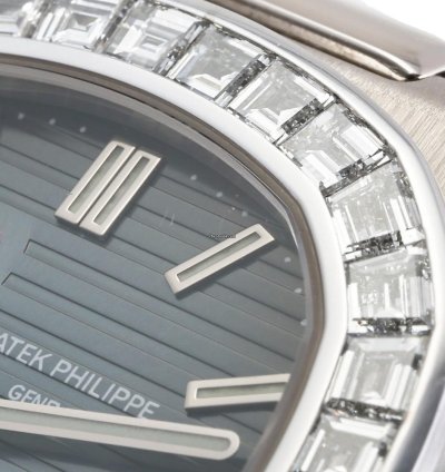 Patek Philippe Nautilus 5722g-001 Automatic White Gold Good
