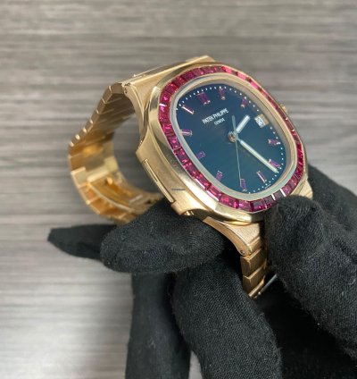 Patek Philippe Nautilus 5723 112r Ruby Rose Gold Nautilus