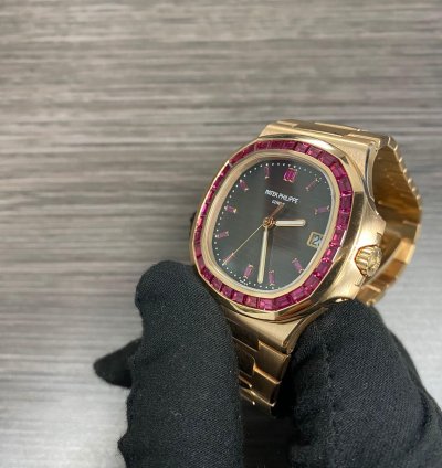 Patek Philippe Nautilus 5723 112r Ruby Rose Gold Nautilus
