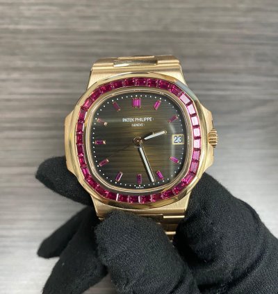 Patek Philippe Nautilus 5723 112r-001 Ruby Nautilus