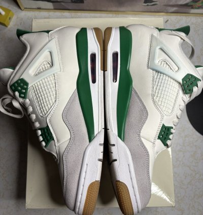 Air Jordan 4 Retro Sb