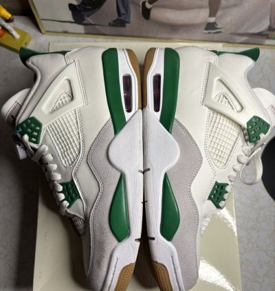Air Jordan 4 Retro Sb