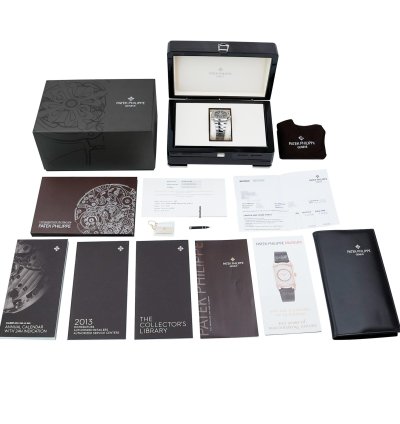 Patek Philippe Nautilus 5726 1a-001 - 2014 Full Set Serviced By Patek 2020 - Steel 40 5mm Grey Dial