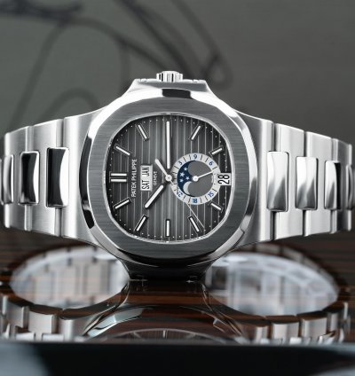 Patek Philippe Nautilus 5726 1a-001 - 2014 Full Set Serviced By Patek 2020 - Steel 40 5mm Grey Dial