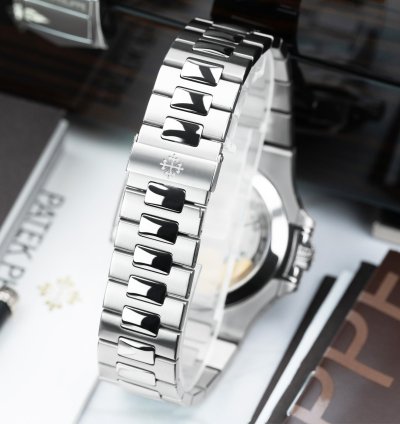 Patek Philippe Nautilus 5726 1a-001 - 2014 Full Set Serviced By Patek 2020 - Steel 40 5mm Grey Dial