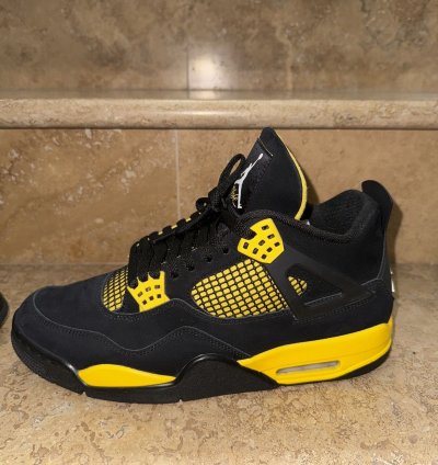 Air Jordan 4 Retro Thunder