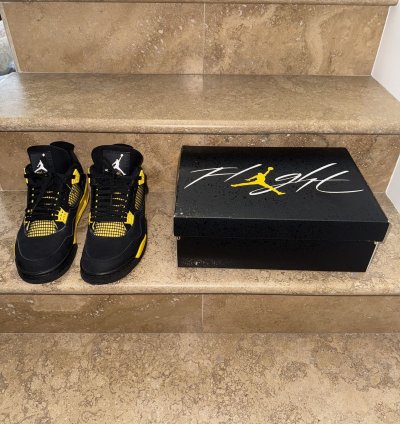 Air Jordan 4 Retro Thunder