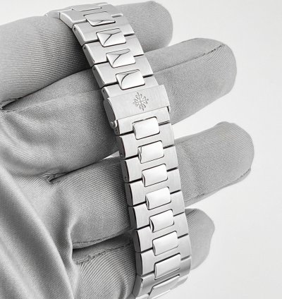 Patek Philippe Nautilus 5726 1a-001 Annual Calendar Moon Phases Stainless Steel 2017