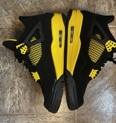 Air Jordan 4 Retro Thunder 2023