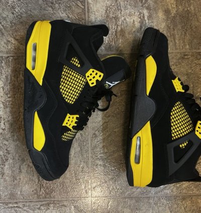 Air Jordan 4 Retro Thunder 2023