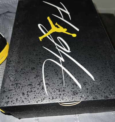 Air Jordan 4 Retro Thunder 2023