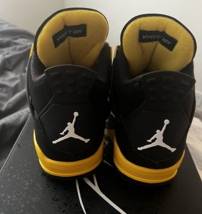 Air Jordan 4 Retro Thunder 2023