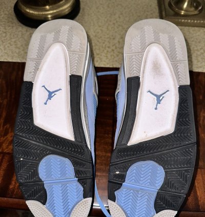 Air Jordan 4 Retro University Blue