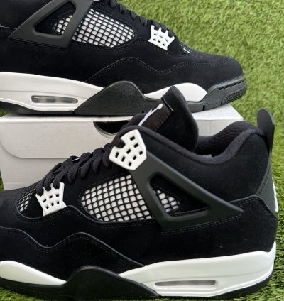 Air Jordan 4 Retro White Thunder