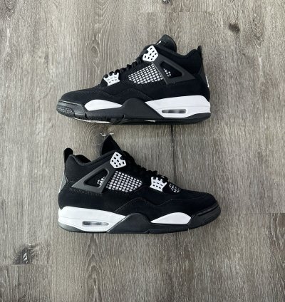 Air Jordan 4 Retro White Thunder Pre-owned