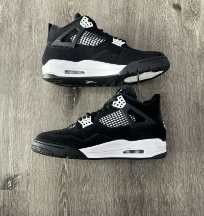 Air Jordan 4 Retro White Thunder Pre-owned